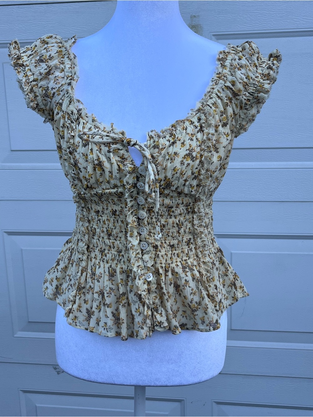 Women's BDG Floral Smocked Peplum Top - Cream small